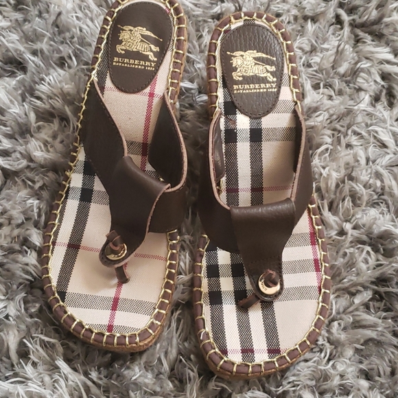 SALE⚡️BURBERRY LEATHER PLATFORM SANDALS SZ 39👇 - Picture 2 of 9